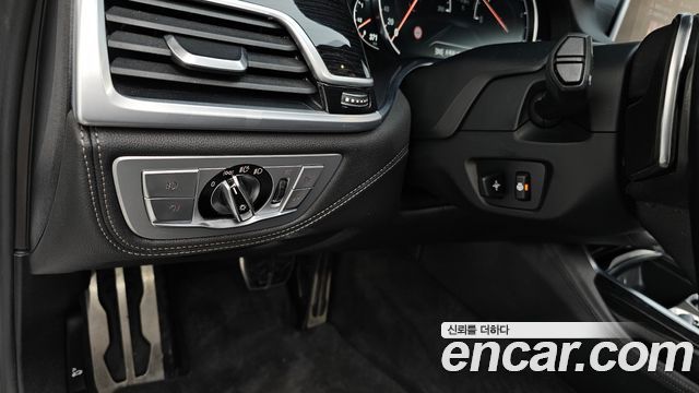 BMW 7-Series 2018 — photo 19