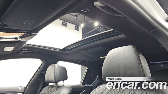 BMW 7-Series 2018 — photo 20