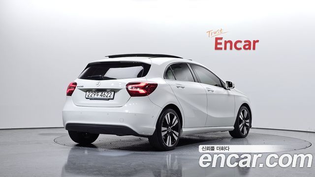 Mercedes-Benz A-Class 2018 — photo 2
