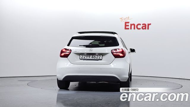 Mercedes-Benz A-Class 2018 — photo 4