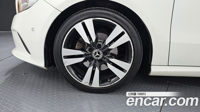 Mercedes-Benz A-Class 2018 — photo 5