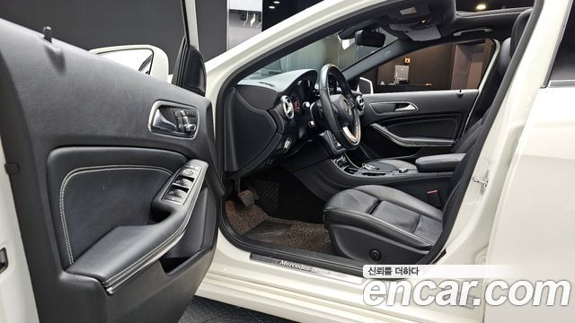 Mercedes-Benz A-Class 2018 — photo 10