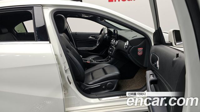 Mercedes-Benz A-Class 2018 — photo 11