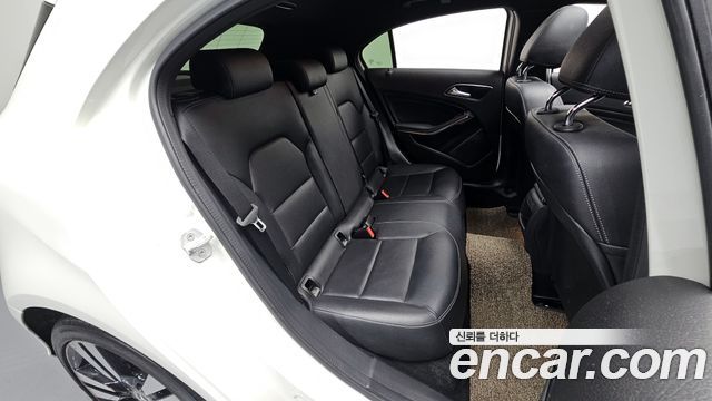 Mercedes-Benz A-Class 2018 — photo 12