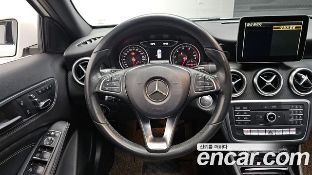 Mercedes-Benz A-Class 2018 — photo 13