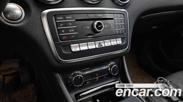 Mercedes-Benz A-Class 2018 — photo 15