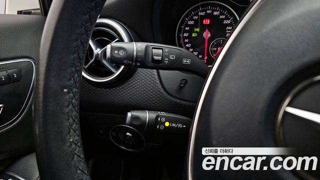 Mercedes-Benz A-Class 2018 — photo 17