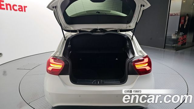 Mercedes-Benz A-Class 2018 — photo 20