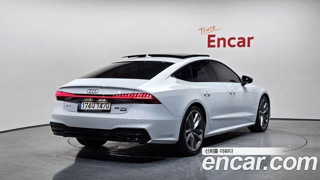 Audi A7 2022 — photo 2