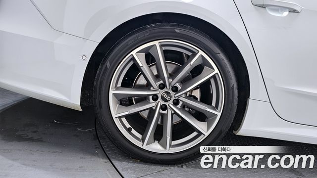Audi A7 2022 — photo 5