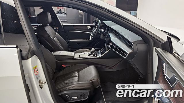 Audi A7 2022 — photo 10