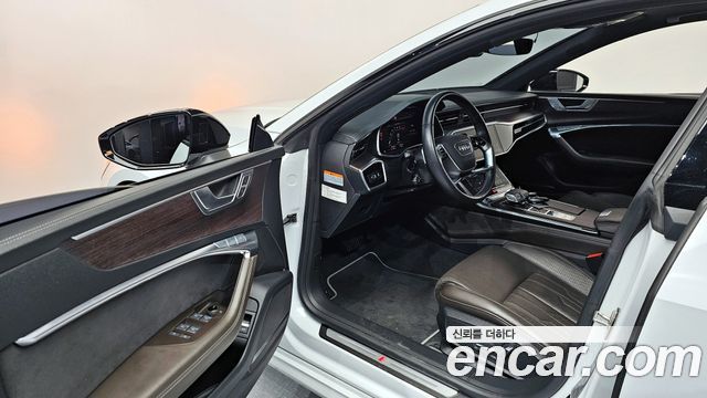 Audi A7 2022 — photo 11