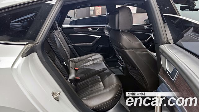 Audi A7 2022 — photo 12