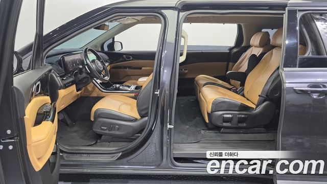 Kia Canival 2022 — photo 16
