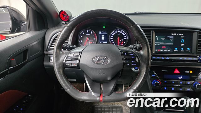 Hyundai AVANTE 2018 — photo 13