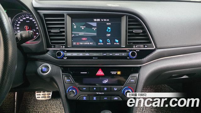 Hyundai AVANTE 2018 — photo 14