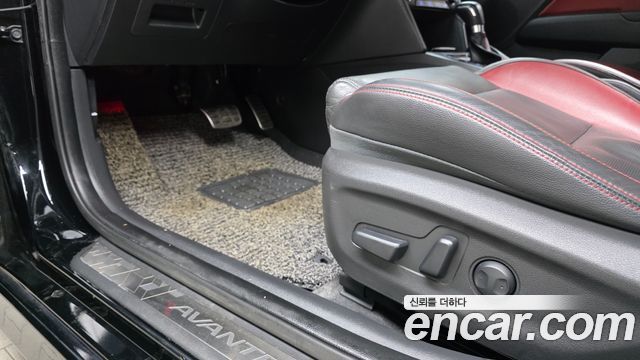 Hyundai AVANTE 2018 — photo 17