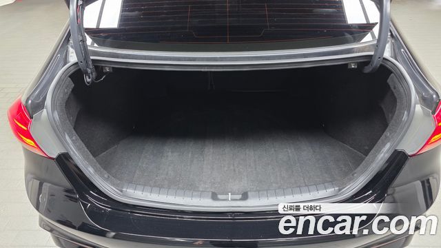 Hyundai AVANTE 2018 — photo 20