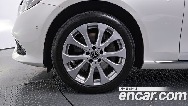 Mercedes-Benz E-Class 2017 — photo 5