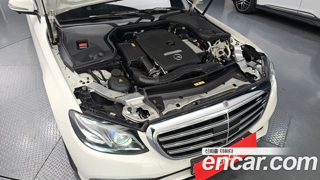 Mercedes-Benz E-Class 2017 — photo 6