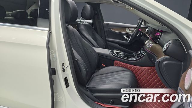 Mercedes-Benz E-Class 2017 — photo 10