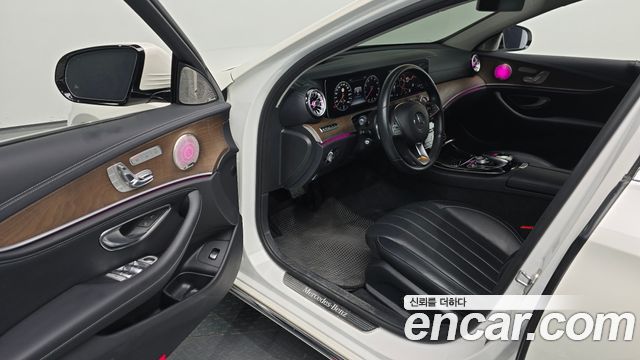 Mercedes-Benz E-Class 2017 — photo 11