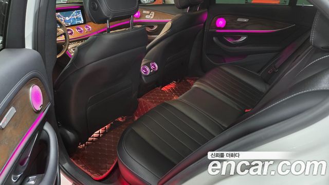 Mercedes-Benz E-Class 2017 — photo 12