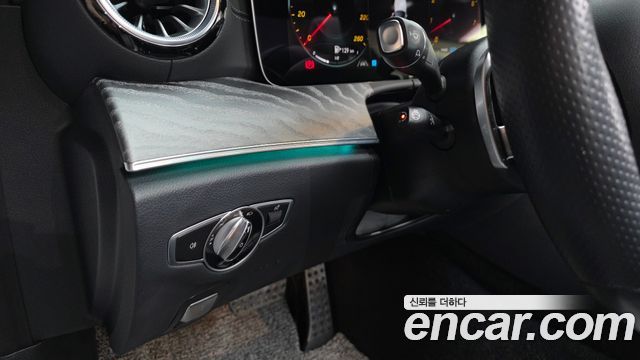 Mercedes-Benz E-Class 2021 — photo 18