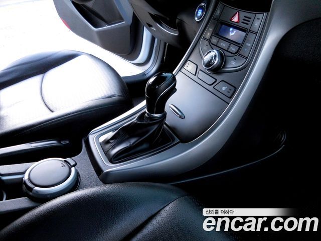 Hyundai AVANTE 2015 — photo 9