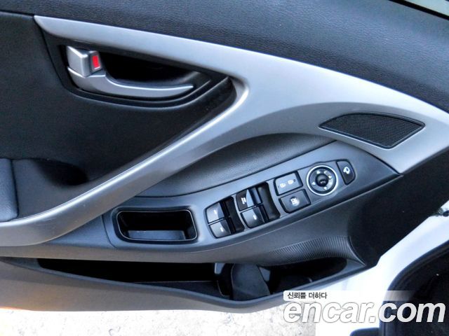 Hyundai AVANTE 2015 — photo 13