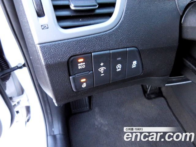 Hyundai AVANTE 2015 — photo 14