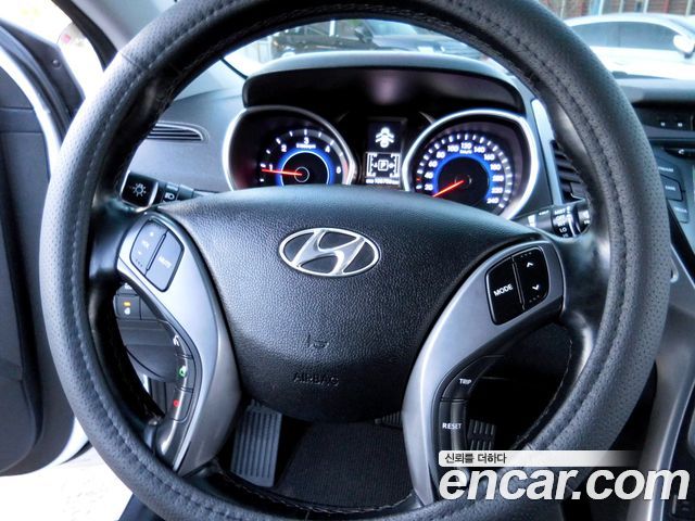Hyundai AVANTE 2015 — photo 15
