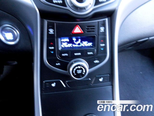 Hyundai AVANTE 2015 — photo 16