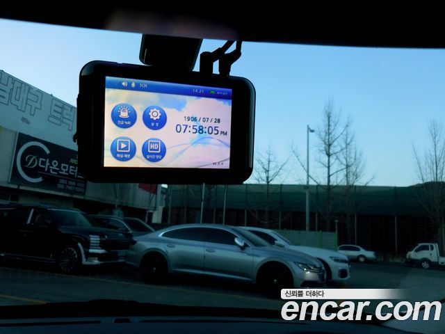 Hyundai AVANTE 2015 — photo 19