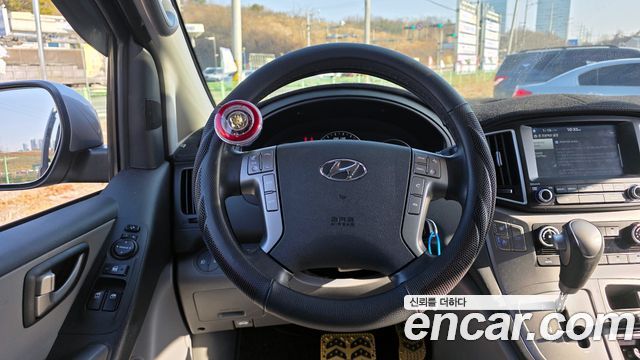 Hyundai Starex 2018 — photo 14