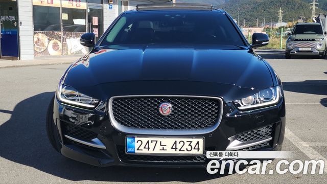 Jaguar XE 2017 — photo 2