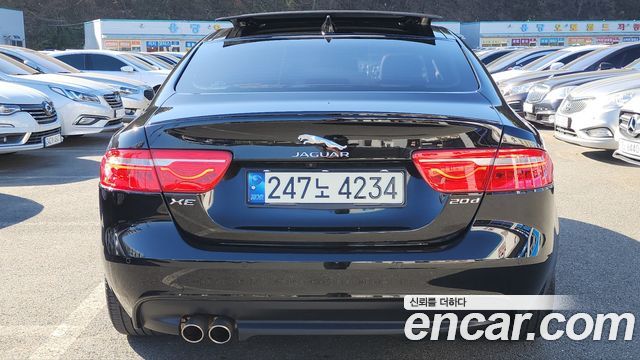 Jaguar XE 2017 — photo 4