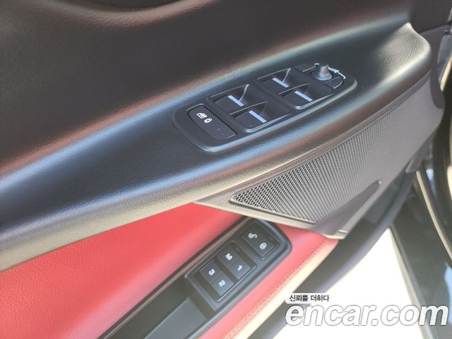 Jaguar XE 2017 — photo 13