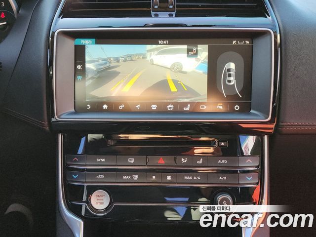 Jaguar XE 2017 — photo 14