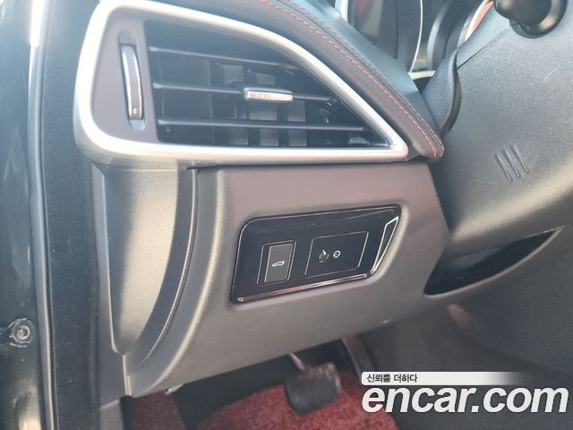 Jaguar XE 2017 — photo 15