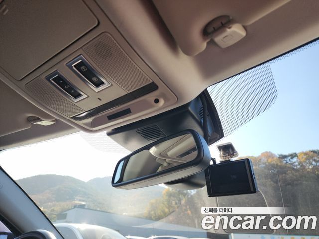 Jaguar XE 2017 — photo 16