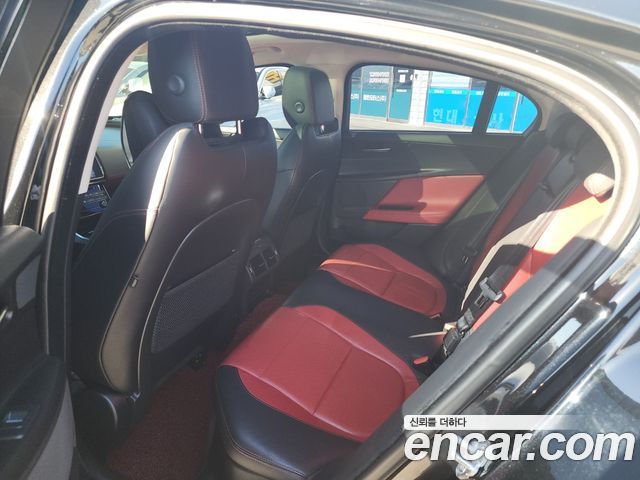 Jaguar XE 2017 — photo 18