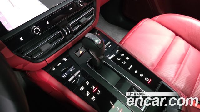 Porsche Macan 2022 — photo 9