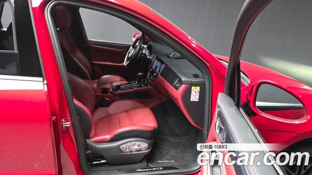 Porsche Macan 2022 — photo 11