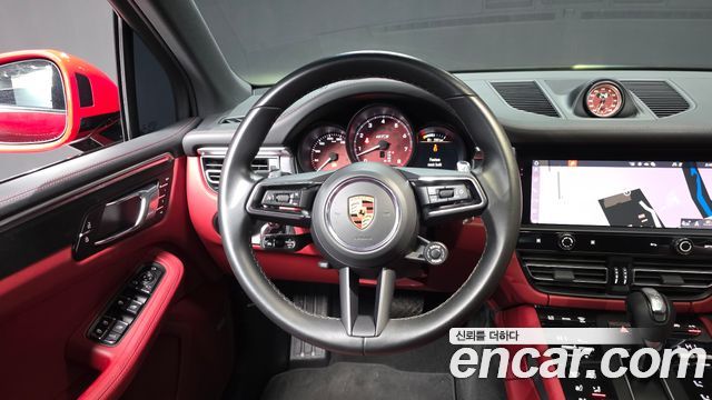 Porsche Macan 2022 — photo 13