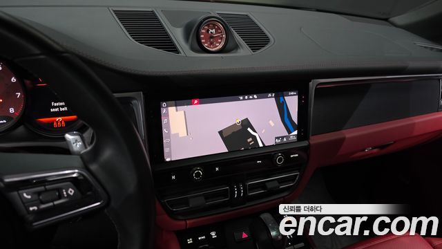Porsche Macan 2022 — photo 14