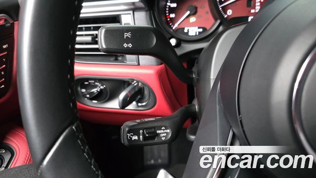 Porsche Macan 2022 — photo 16