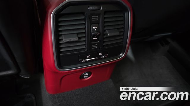 Porsche Macan 2022 — photo 19