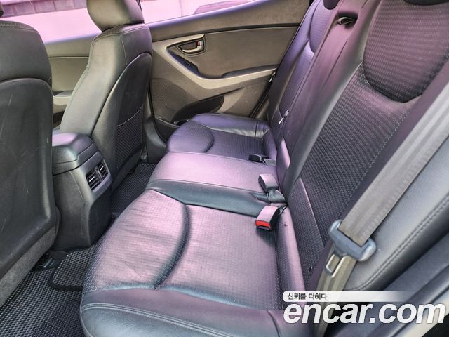 Hyundai AVANTE 2015 — photo 10
