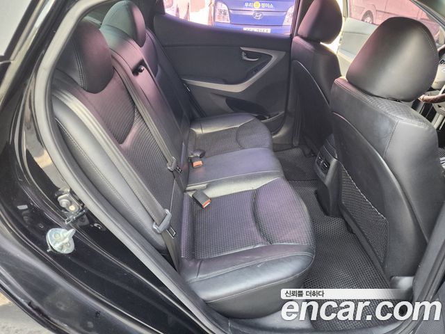 Hyundai AVANTE 2015 — photo 12
